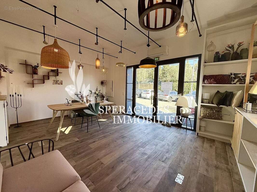 Commerce à LE ROURET