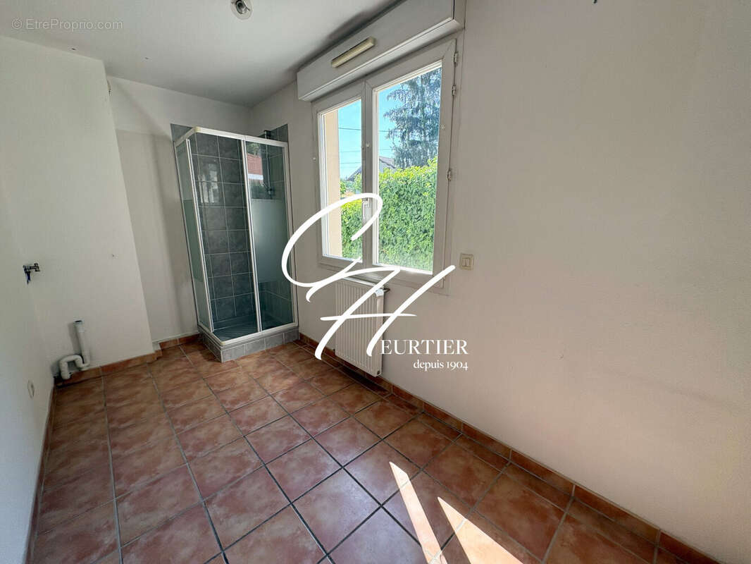 Appartement 99 m² à Voiron  - photo 6