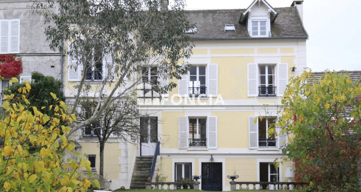 Maison à VERRIERES-LE-BUISSON
