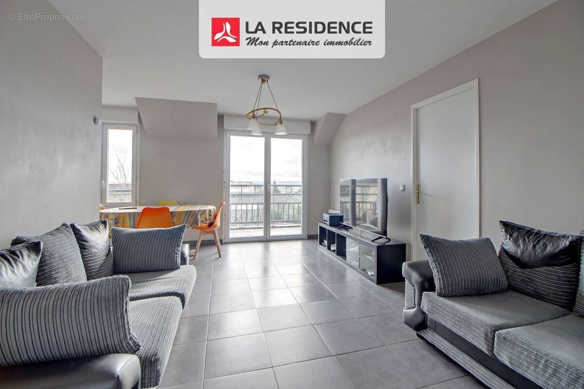 Appartement à CHANTELOUP-LES-VIGNES
