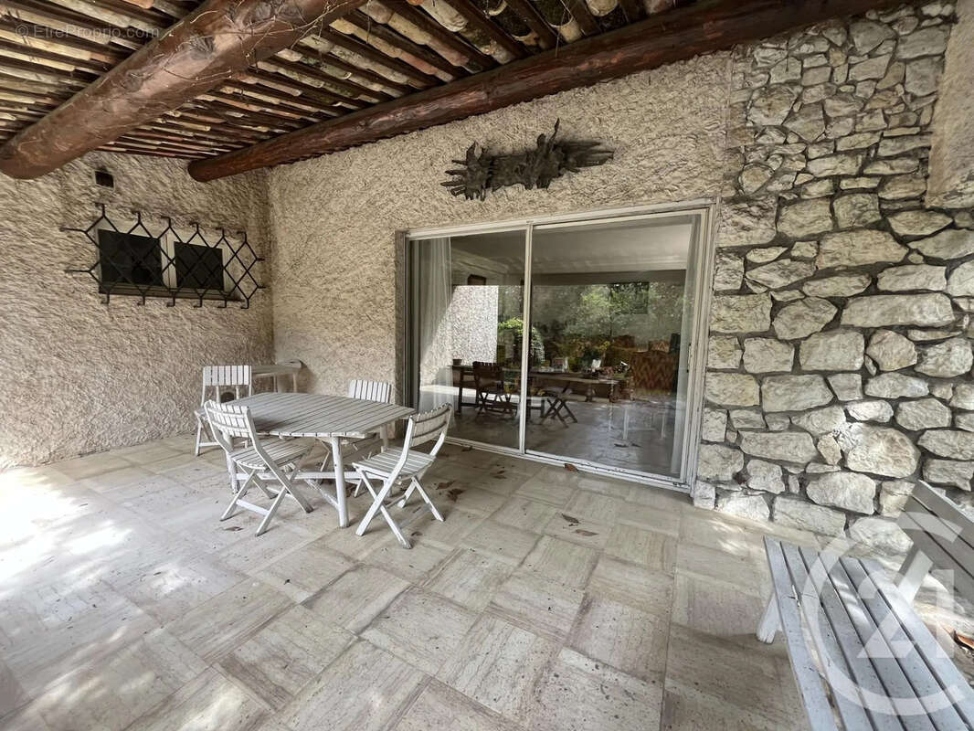 Maison à ROQUEFORT-LES-PINS