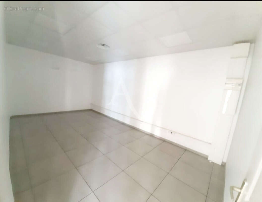 Commerce à FORT-DE-FRANCE