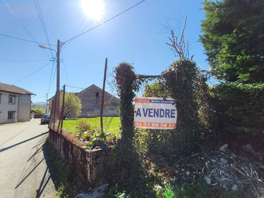 Terrain à BOUVESSE-QUIRIEU