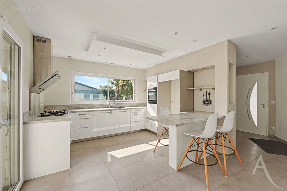 Villa contemporaine Plain pied- 172m² - Piscine - Terrain 1230 m² - photo 5