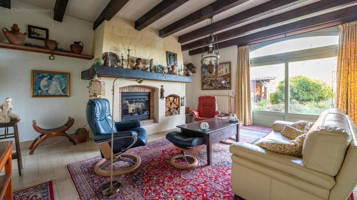 Maison à PUY-L&#039;EVEQUE