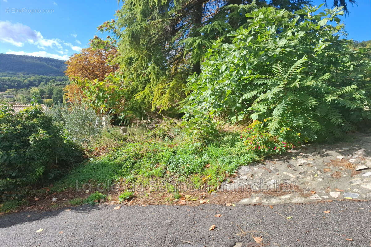 Terrain à MOUSTIERS-SAINTE-MARIE