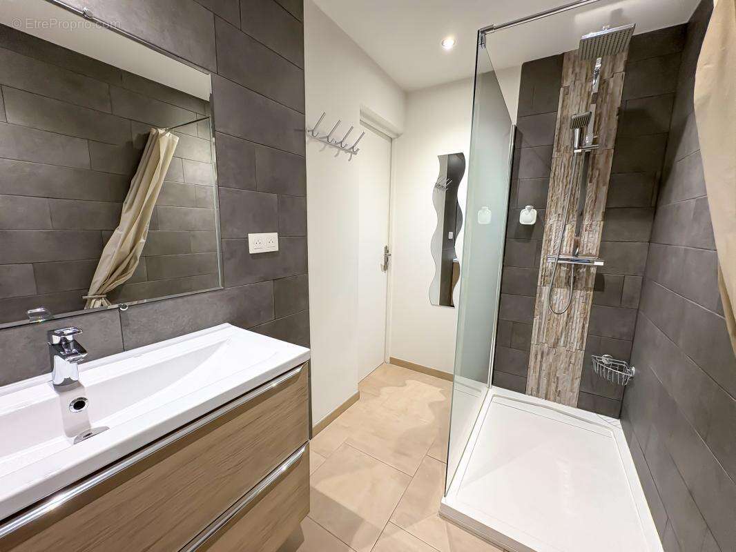 Appartement à BORMES-LES-MIMOSAS