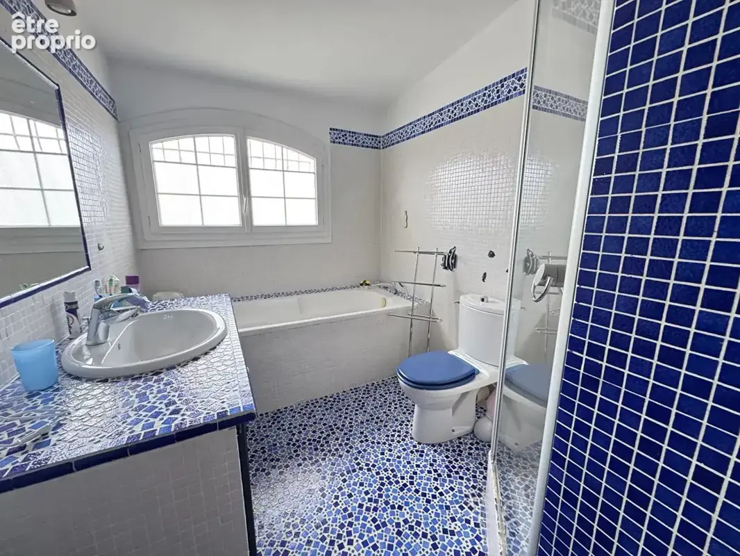 Villa 3 faces de 122 m² avec piscine - photo 10