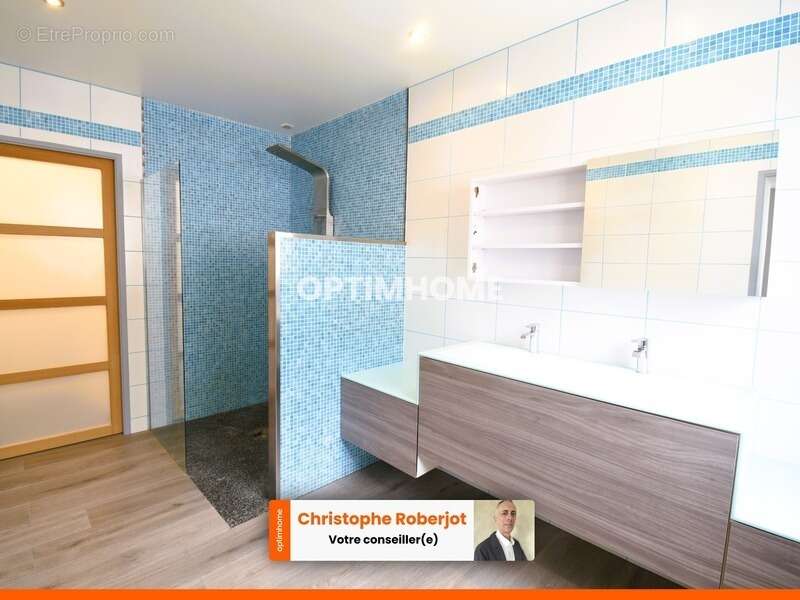 JOLI POTENTIEL pour ce Duplex en HYPER CENTRE VILLE, avec possibilité de 4 chambres et immédiatement disponible !! - photo 4
