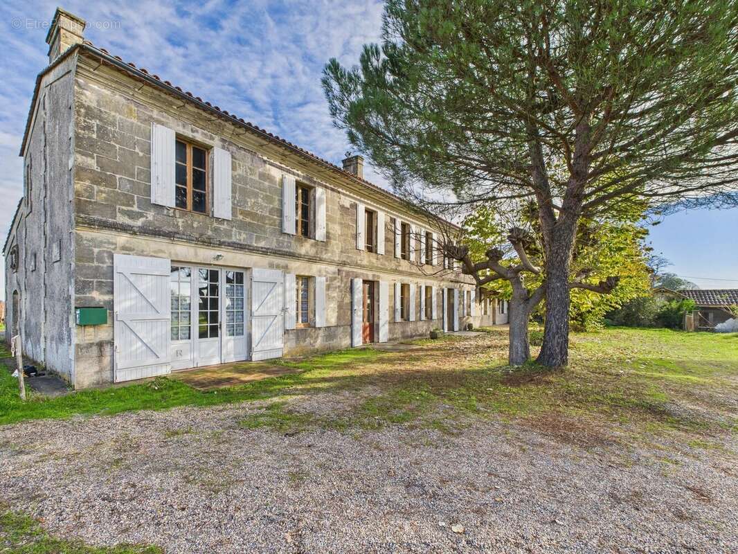 Maison à SAINT-EMILION