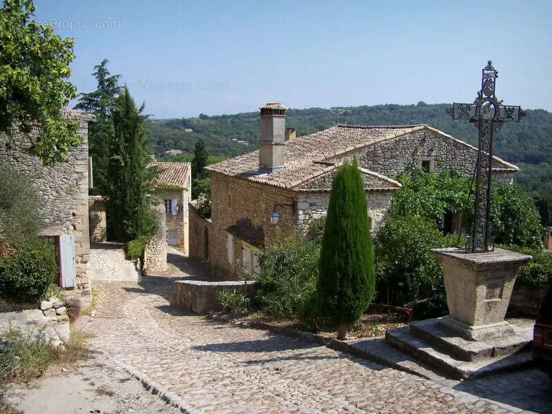 Maison à LA ROQUE-SUR-CEZE