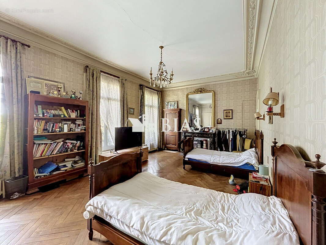 Maison 325 m² à Caudebec-Les-Elbeuf  - photo 8