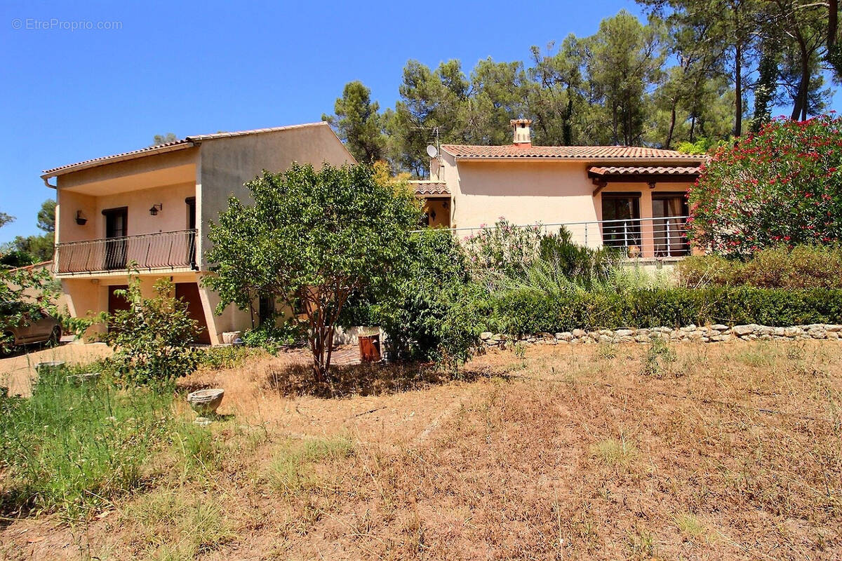 Maison à SAINT-CLEMENT-DE-RIVIERE