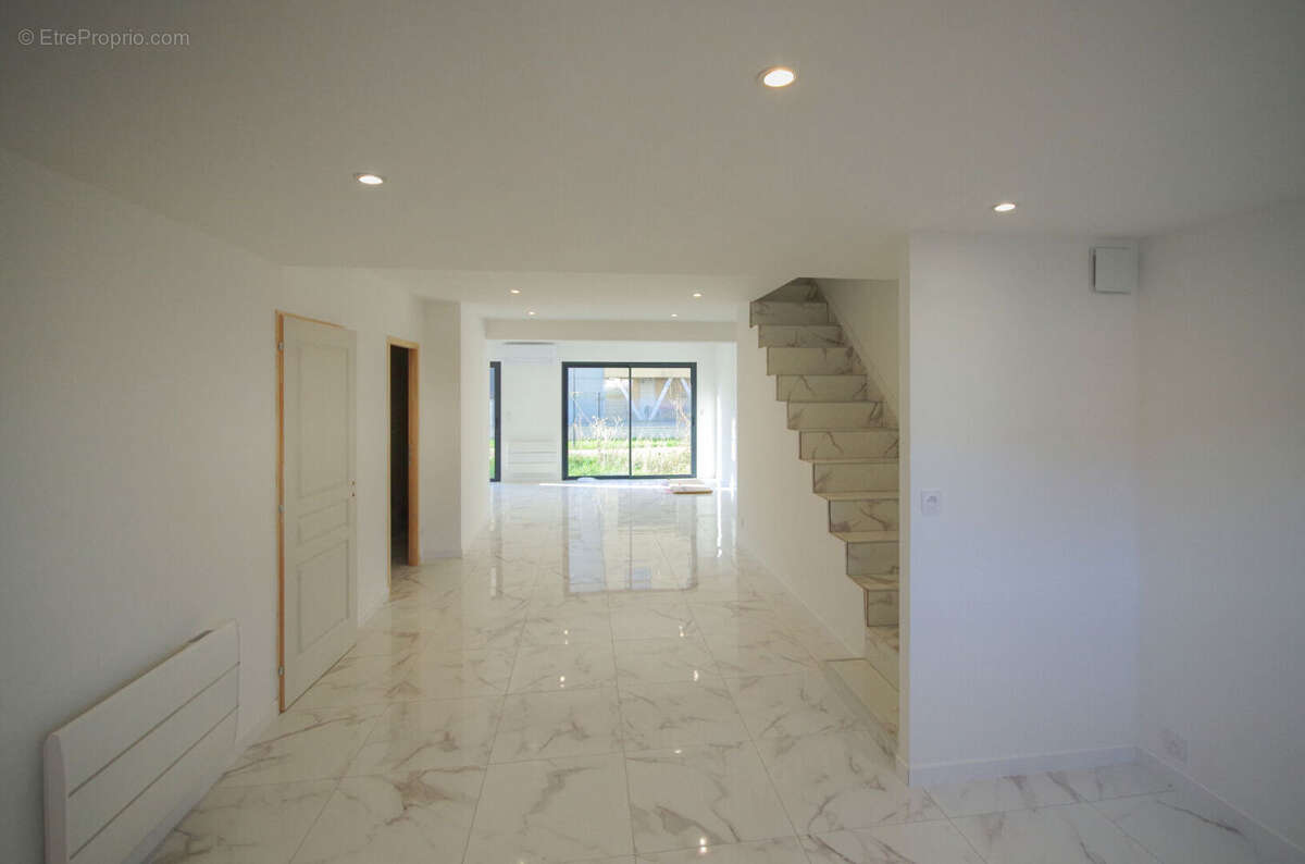 Maison contemporaine à vendre à Trélazé avec pompe à chaleur - photo 3
