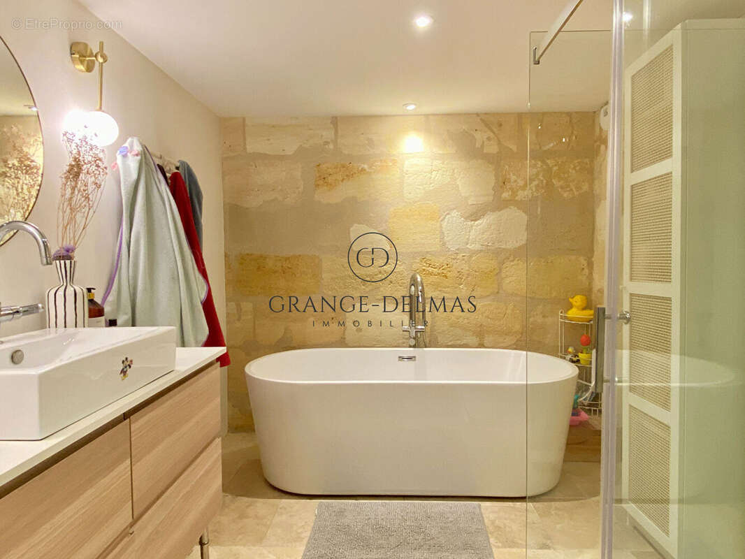 Appartement  immeuble pierre -  FONDAUDEGE - photo 11