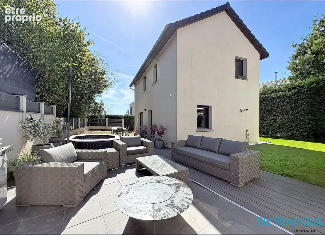 Maison à THOIRY