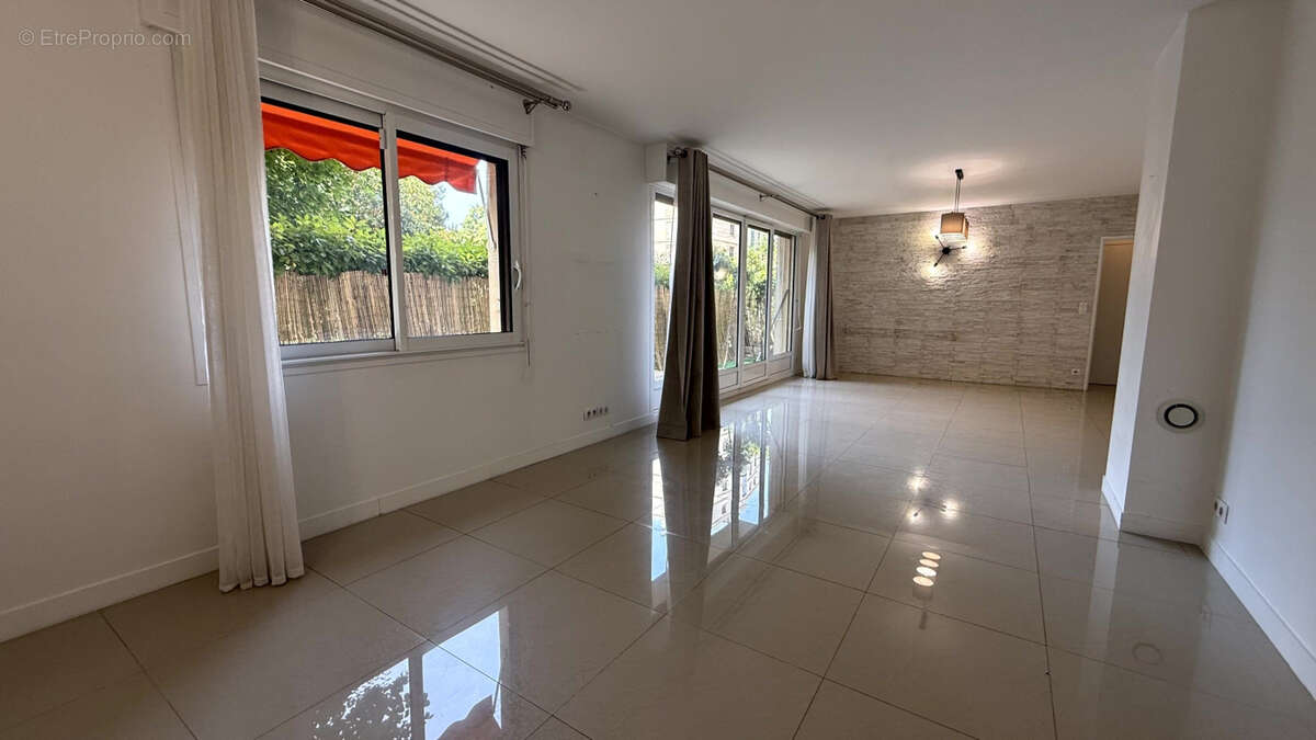 Appartement à NEUILLY-SUR-SEINE