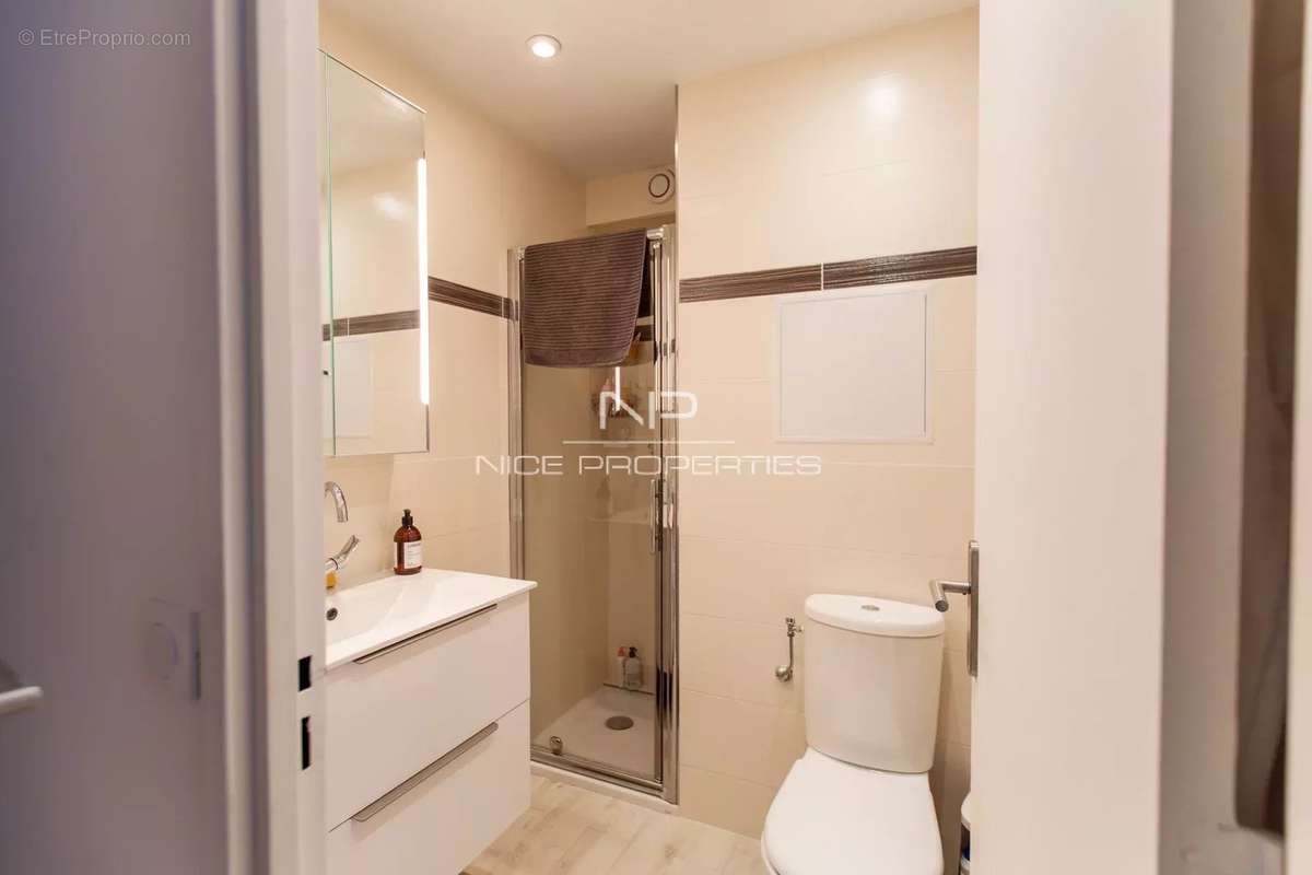 Appartement à SAINT-LAURENT-DU-VAR