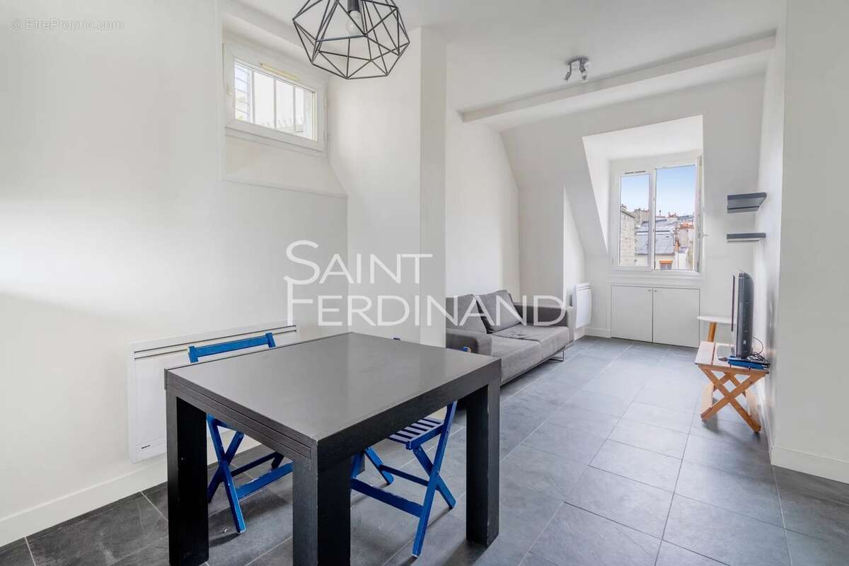 Appartement à PARIS-17E