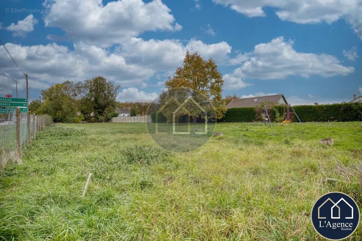 Terrain à SAINT-REMY-SUR-AVRE