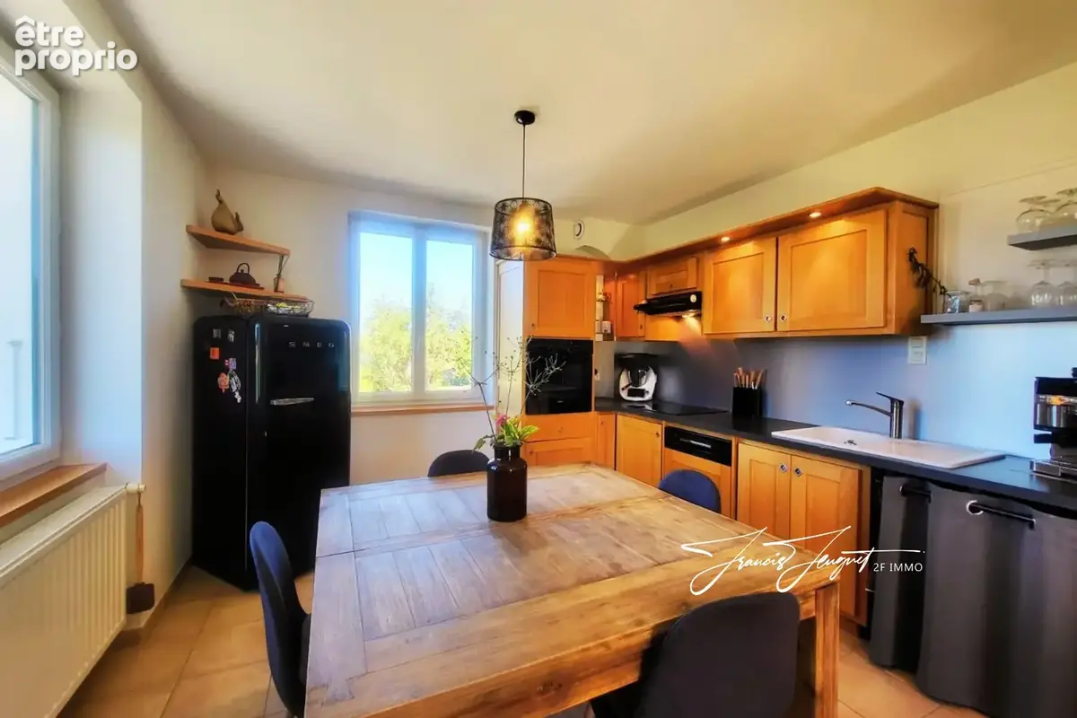 MÉSIGNY - T4 entièrement rénové - Toiture et PAC très récentes - Combles aménageables en appartement locatif - photo 5
