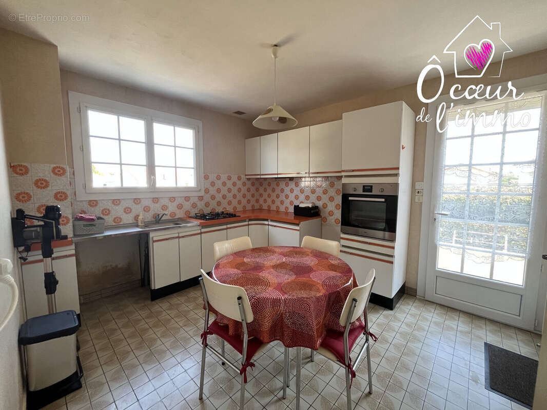 Maison 110 m² à Saint-Pierre-Des-Echaubrognes  - photo 5