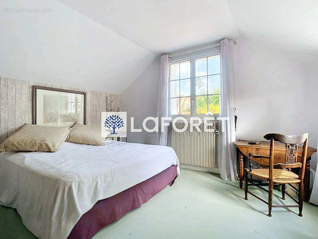 Maison à SAINT-NOM-LA-BRETECHE