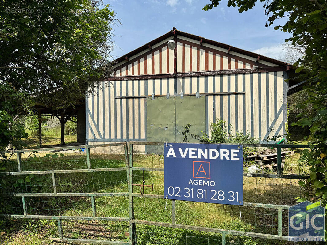 Commerce à VAUVILLE