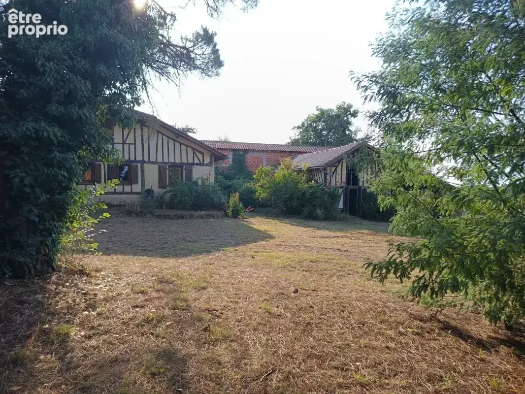 Propriété d'Exception : 2 Maisons, 450 m² de Dépendances et 6 Hectares de Terres - photo 3