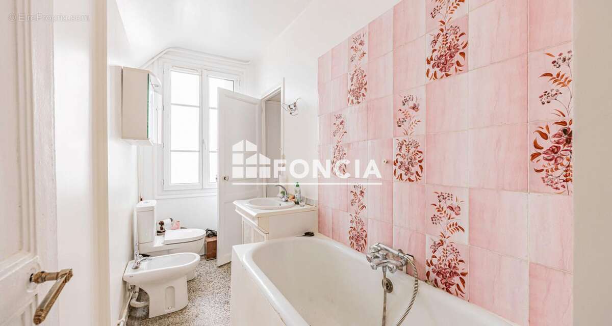 Appartement à PARIS-15E
