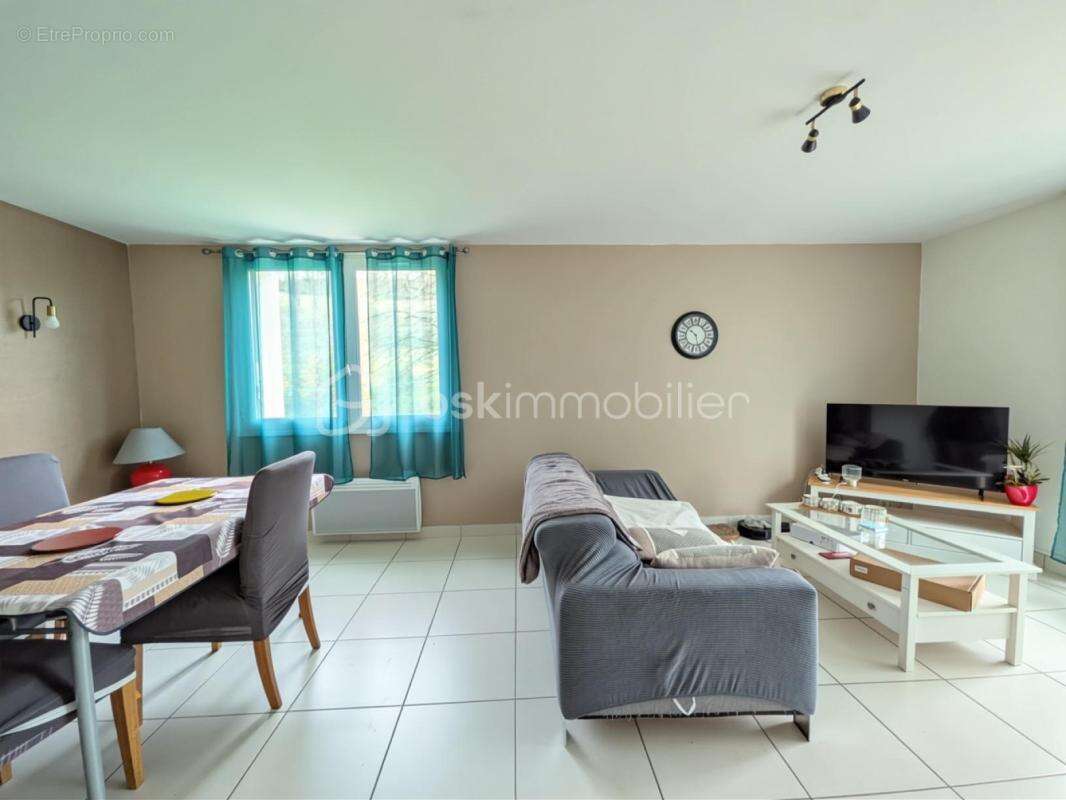 Maison à VIC-FEZENSAC