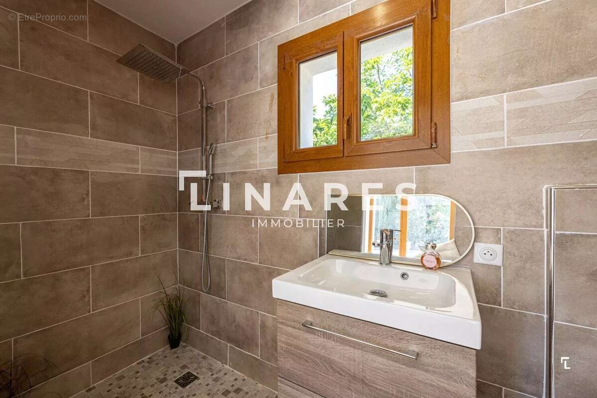 L'ICONIQUE - Villa T6 de 343m² - Dépendance - Piscine - Court de tennis - Terrain de 8000m² - 13420 GEMENOS - photo 17