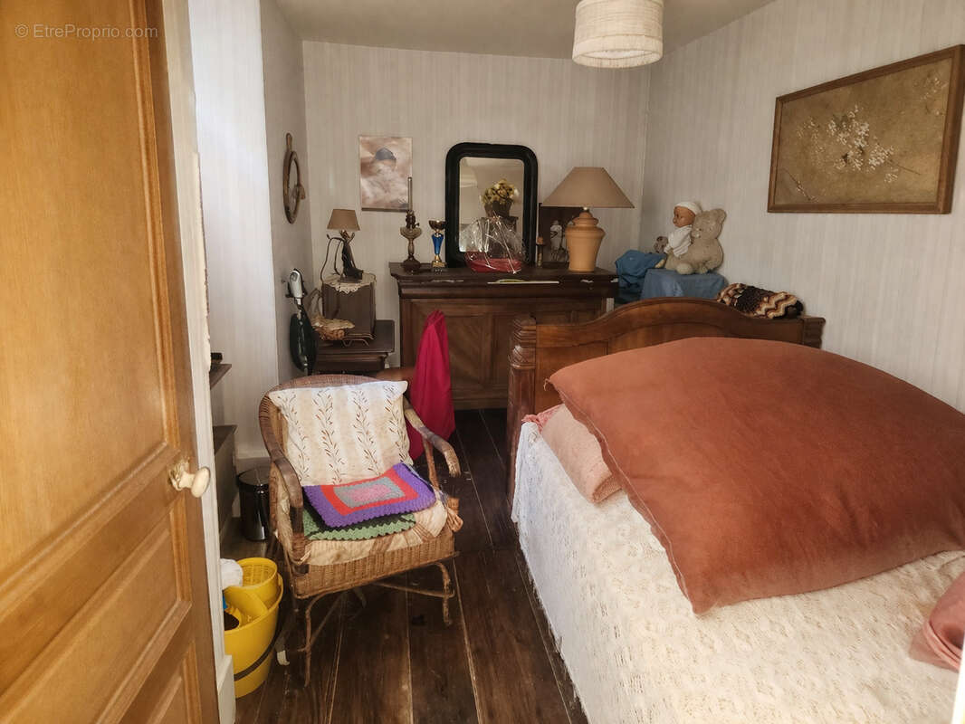 Maison à SAINT-DENIS-DES-MURS