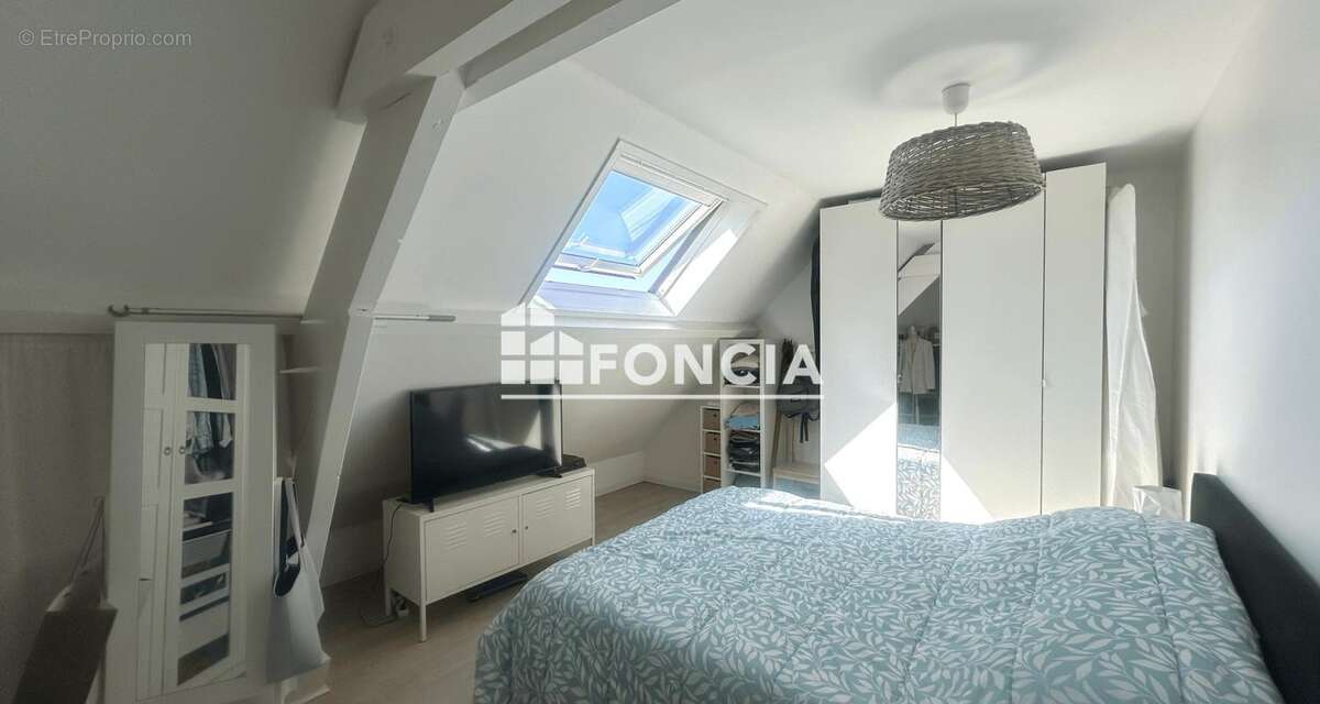 Maison familiale de 160 m2 au sol, quartier calme , proche de toutes les commodités - photo 4