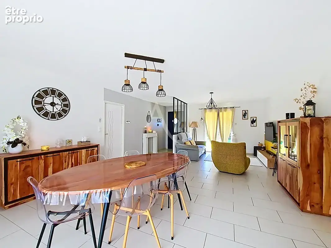 Maison de plain-pied située à st Macaire du bois. - photo 3
