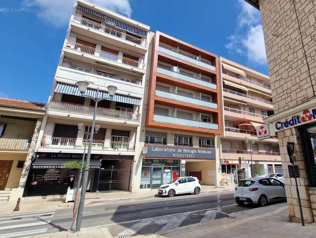 Appartement à SAINT-LAURENT-DU-VAR