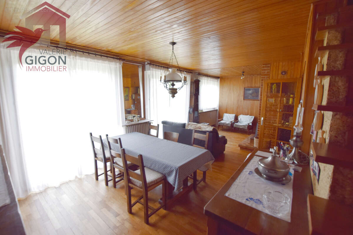 Maison à VIEUX-CHARMONT