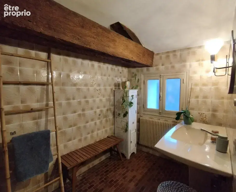 Chazelles, proche La Rochefoucauld. Maison de caractère de 223 m², 5 chambres, cour et grange - photo 18