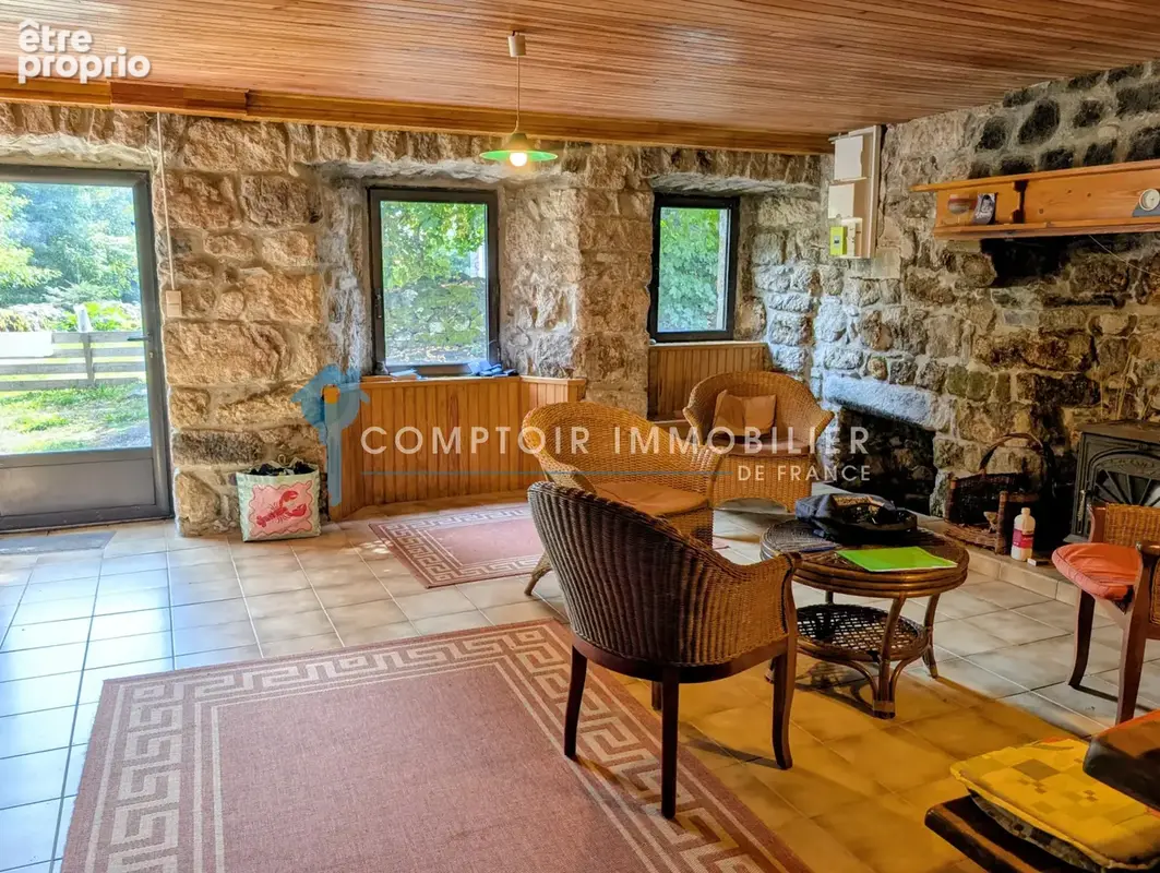 Dépt. 07 - A VENDRE à USCLADES-ET-RIEUTORD - Grande Ferme rénovée de 250 m2 environ - Parcelles 3.466 m2 - photo 3
