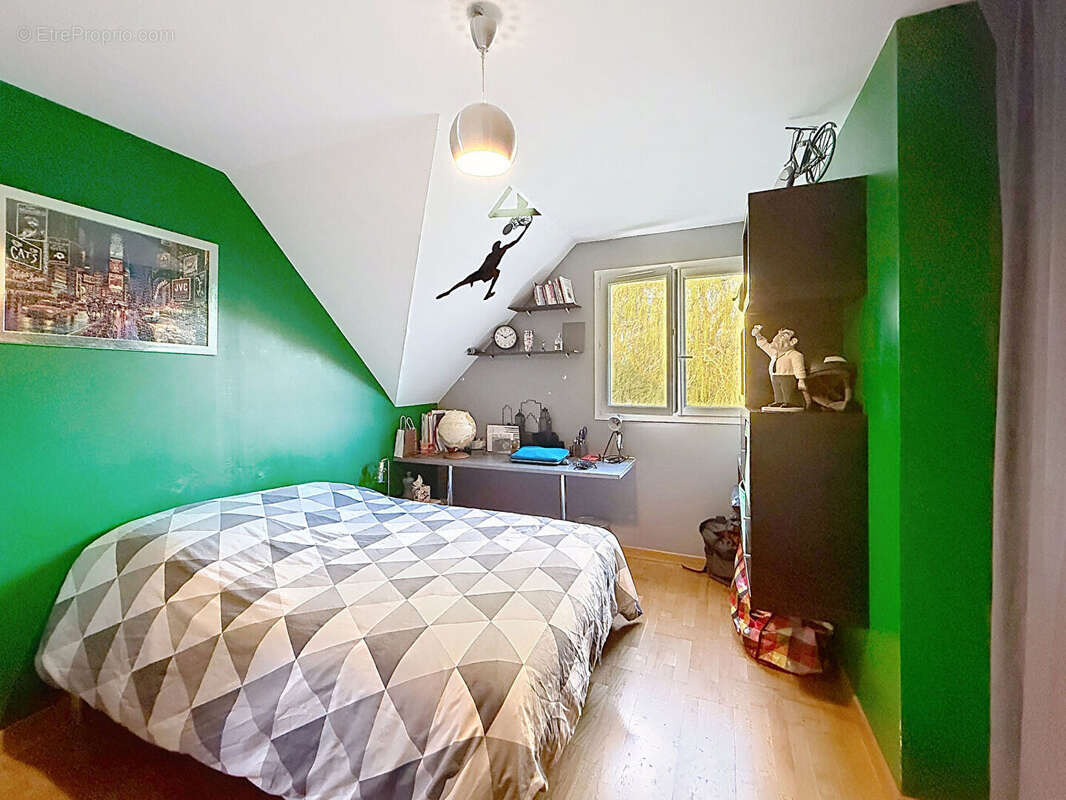 COLOMBY ANGUERNY - Maison de 8 pièces sur terrain de plus de 1 300 m2 - photo 13