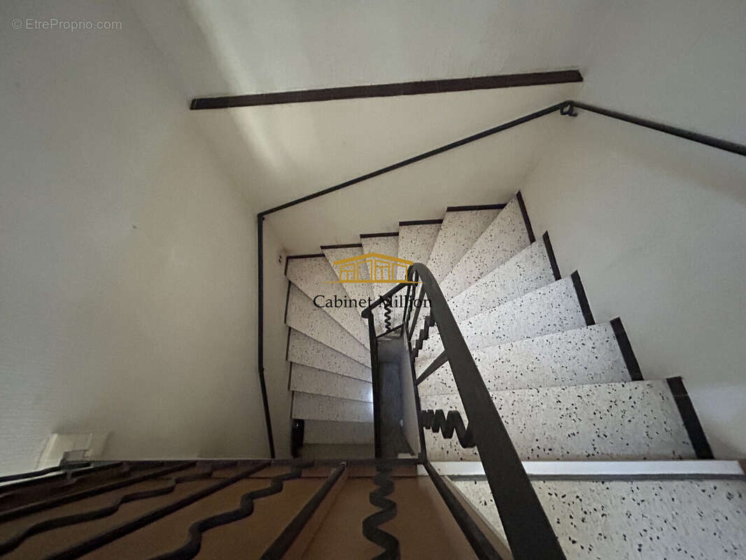 Maison à VIC-LA-GARDIOLE