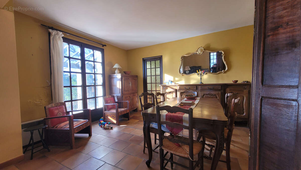 Maison à REVEST-DU-BION