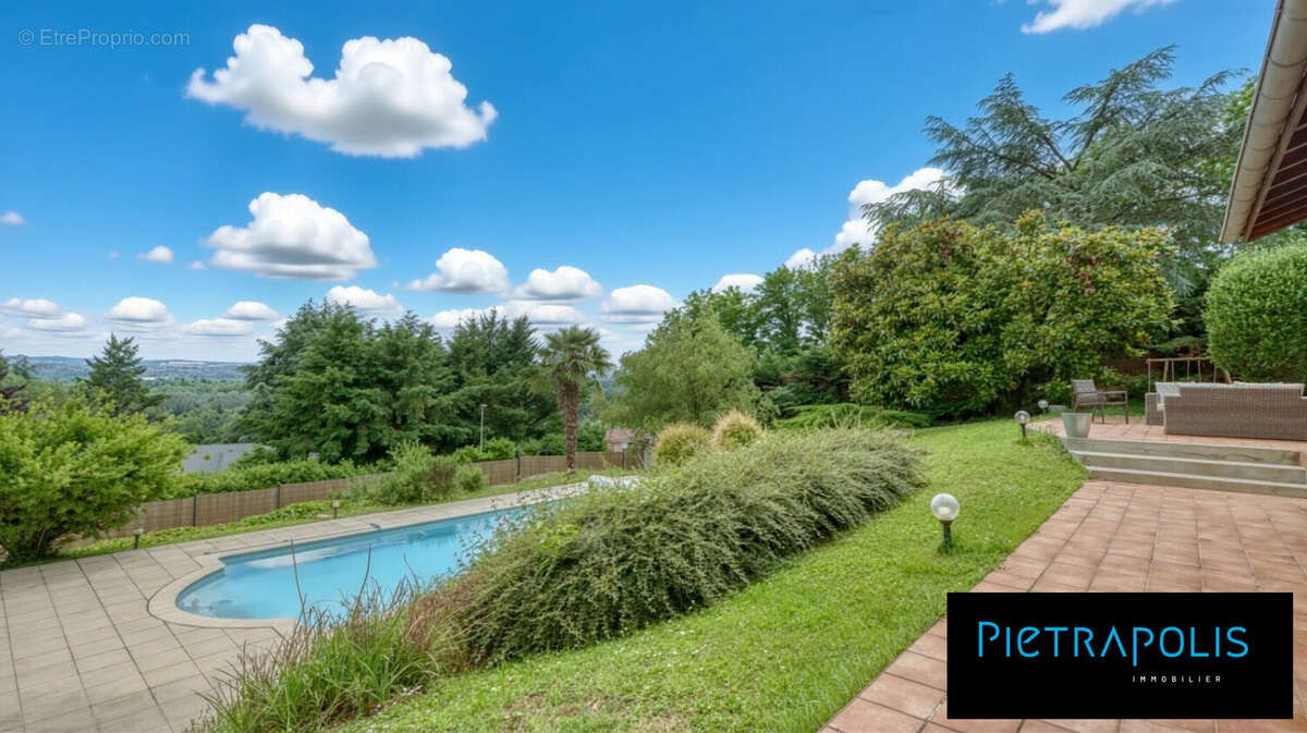 Piscine au sel - Maison à NEYRON