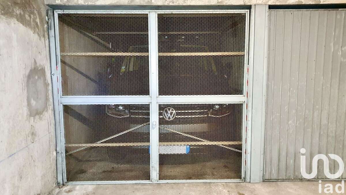 Photo 2 - Parking à COURBEVOIE