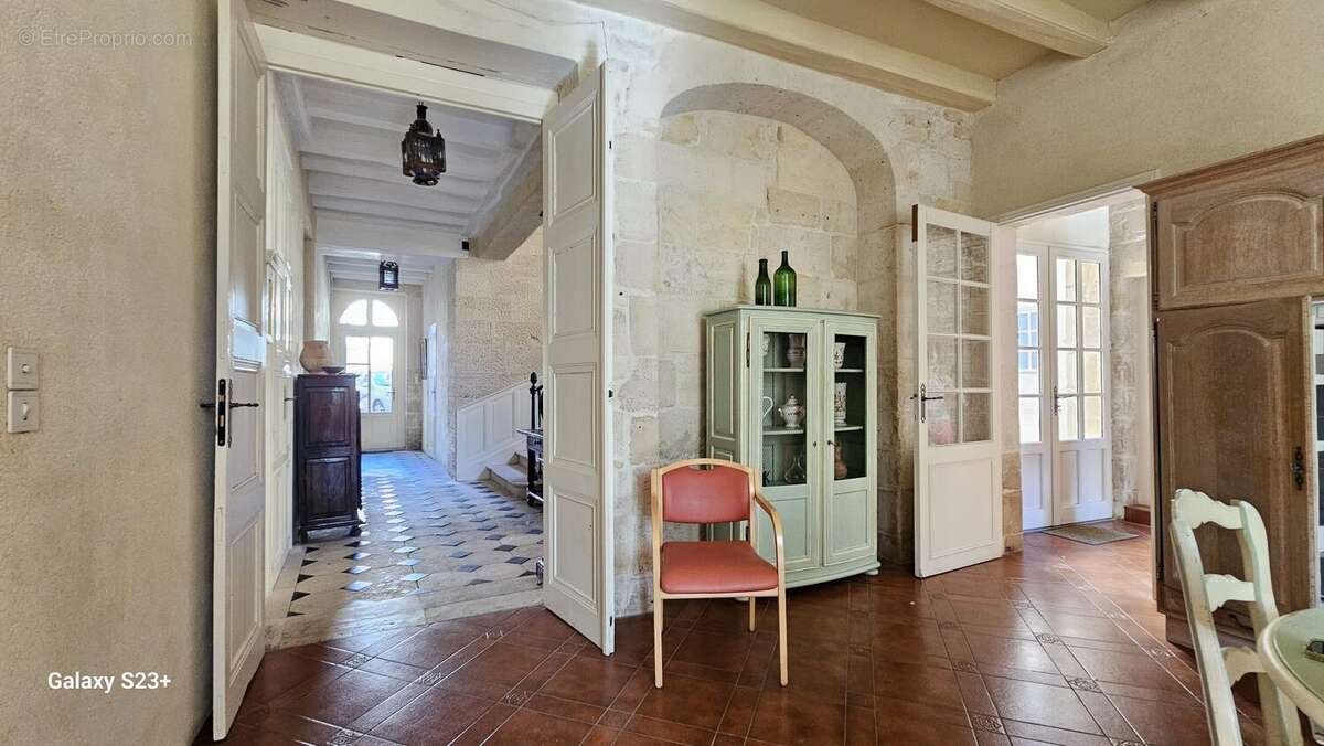 Maison 327 m² à Niort  - photo 8