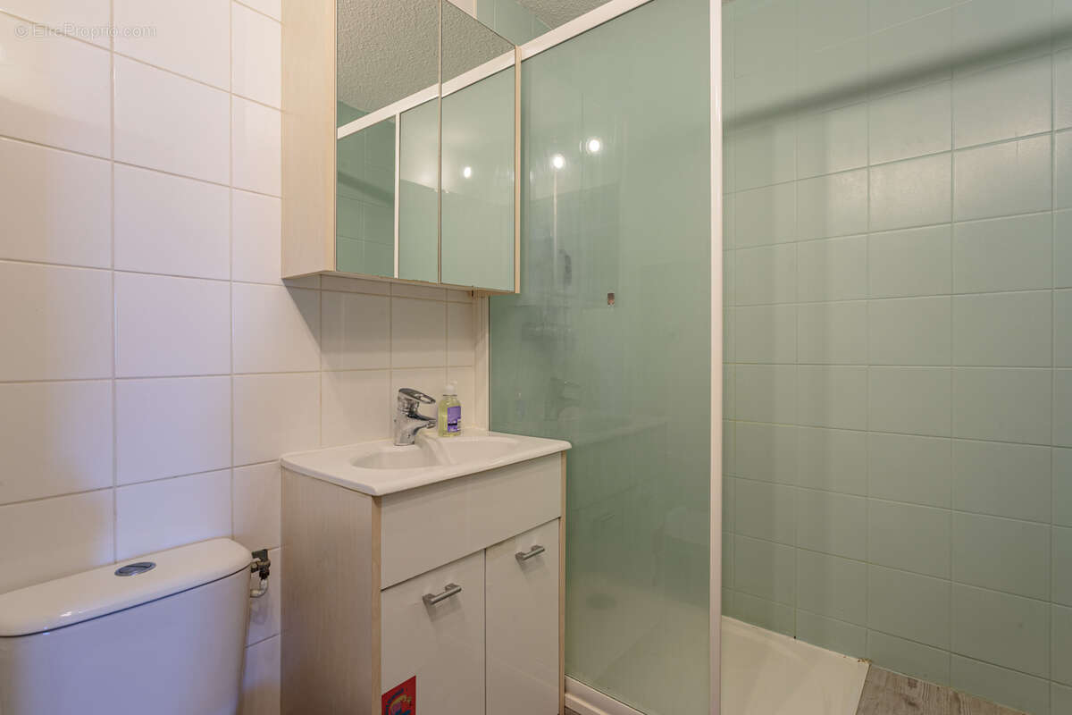 Chambre d'amour - t2 vue mer - dernier etage - photo 6