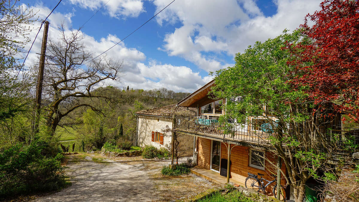 Maison à MONTAIGU-DE-QUERCY