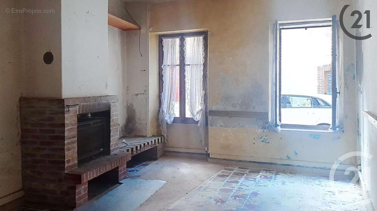 Maison à LA FERTE-LOUPIERE