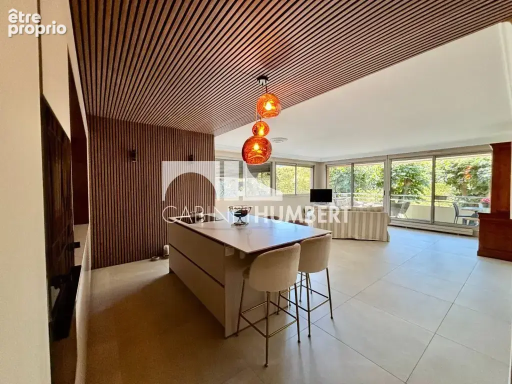 Salle à manger lumineuse