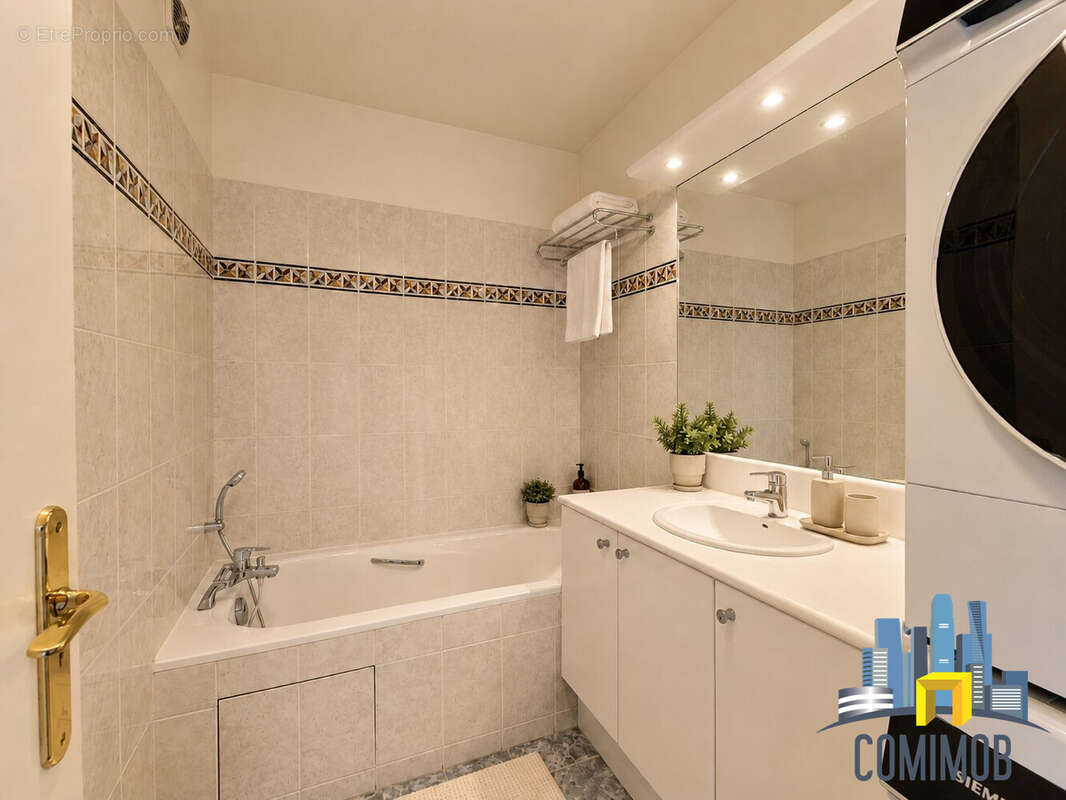Appartement à COURBEVOIE